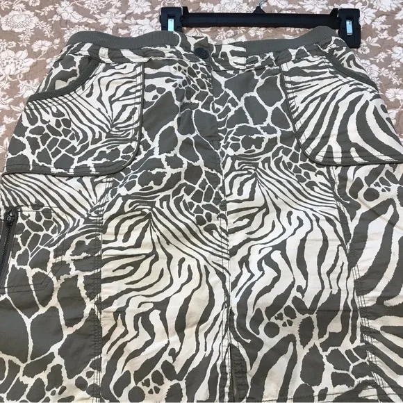 Chico's Green and Cream Animal Print Skirt - Picture 7 of 8